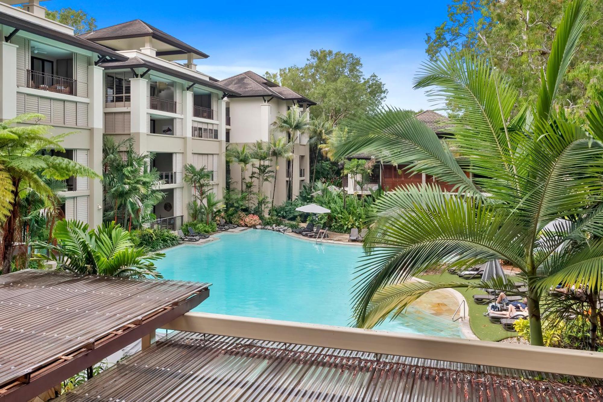 Private Apartments In The Temple Beachfront Resort Palm Cove Kültér fotó