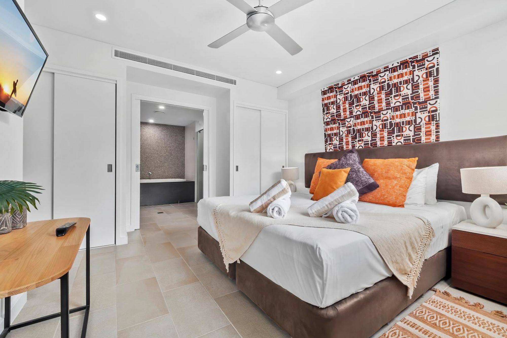 Private Apartments In The Temple Beachfront Resort Palm Cove Szoba fotó