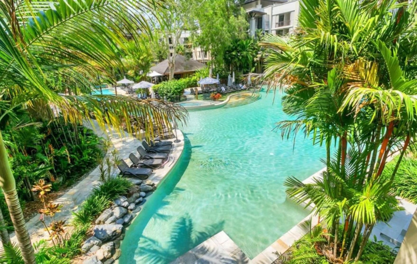 Private Apartments In The Temple Beachfront Resort Palm Cove Szoba fotó