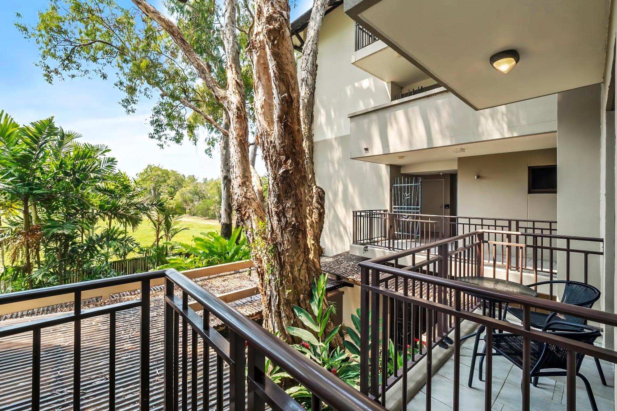 Private Apartments In The Temple Beachfront Resort Palm Cove Szoba fotó
