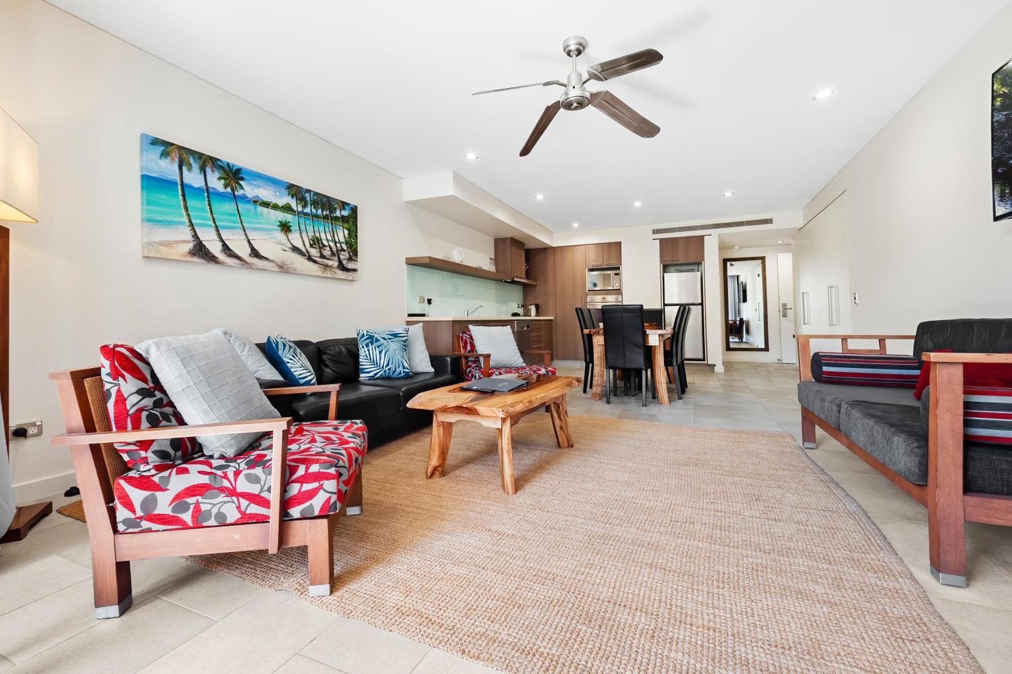 Private Apartments In The Temple Beachfront Resort Palm Cove Szoba fotó