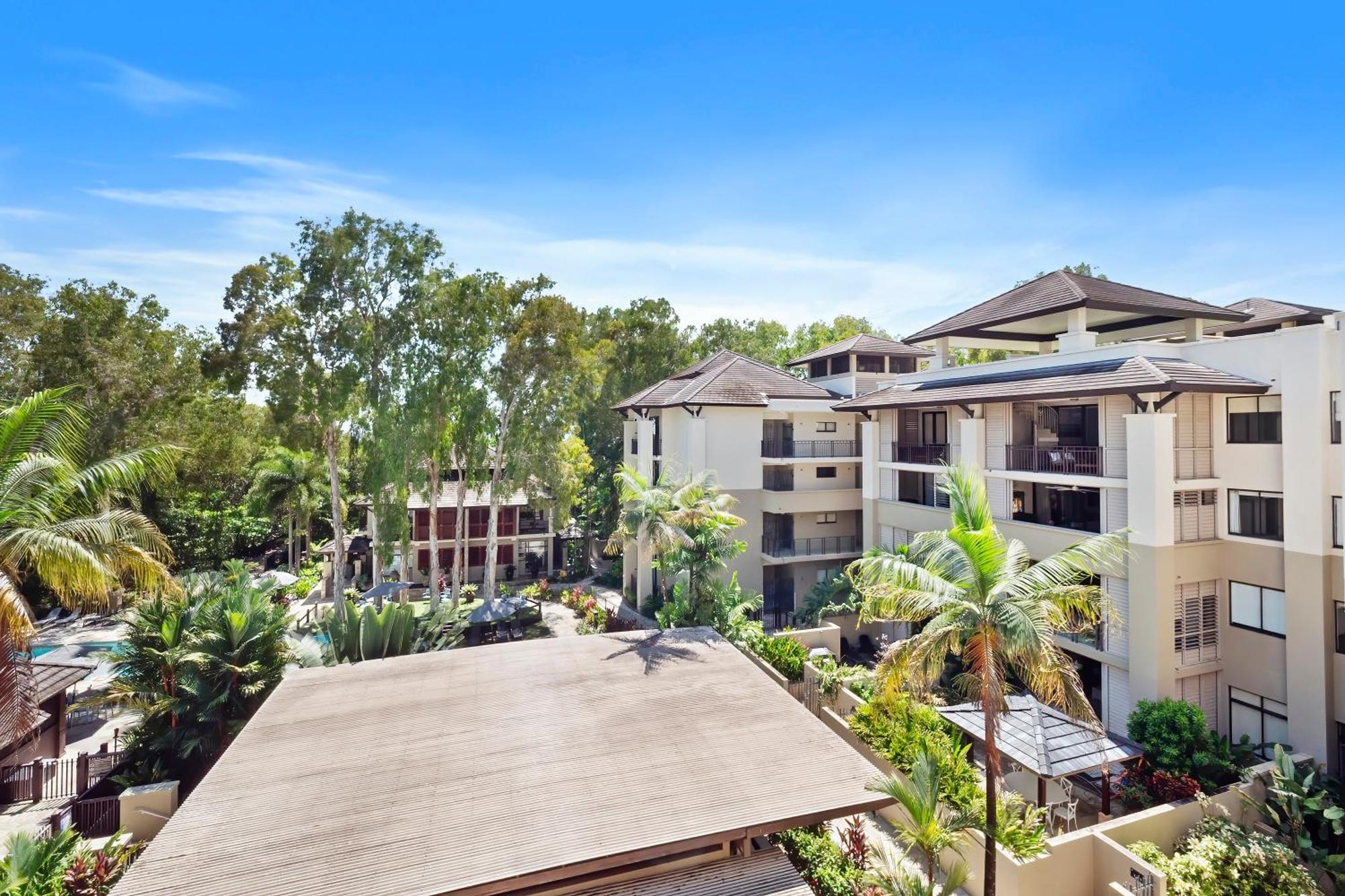 Private Apartments In The Temple Beachfront Resort Palm Cove Szoba fotó