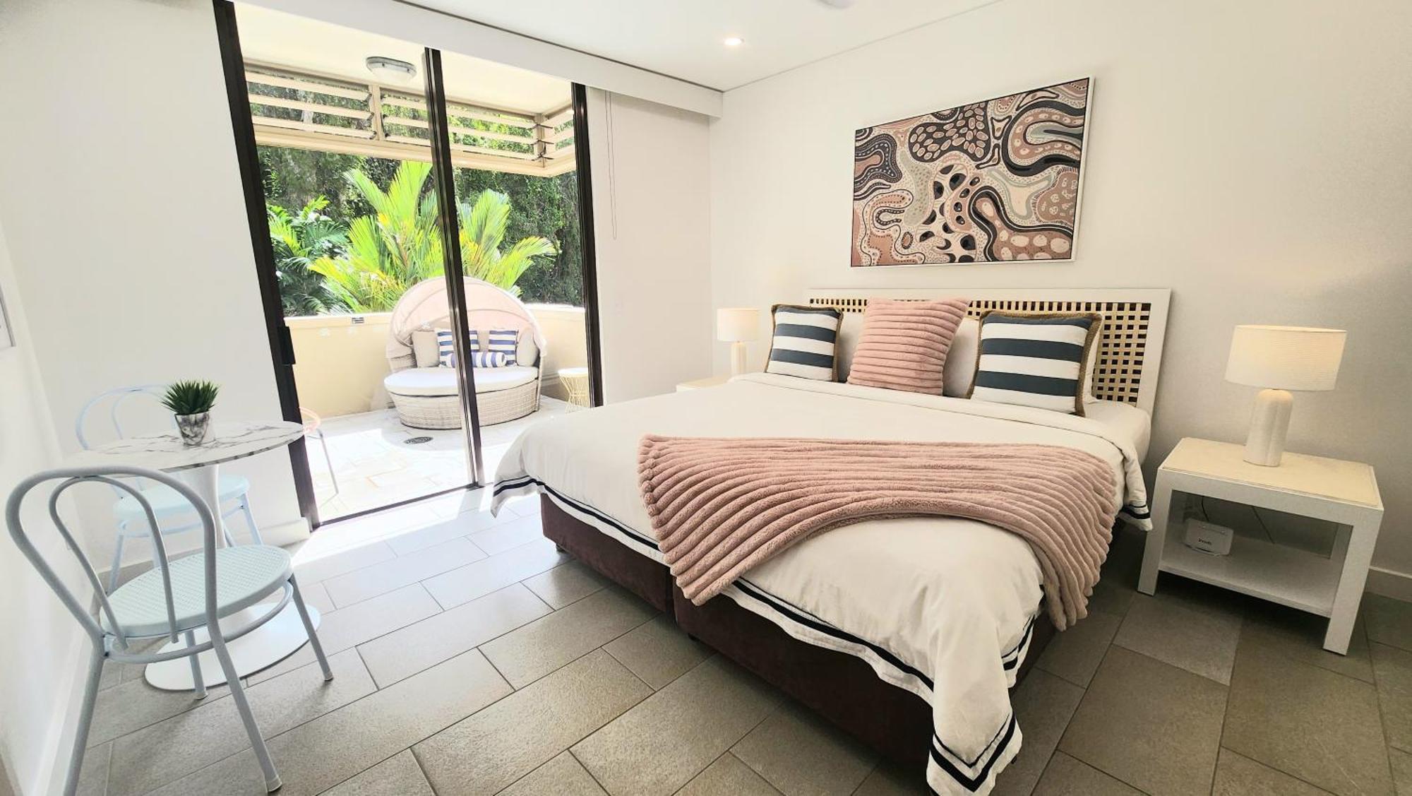 Private Apartments In The Temple Beachfront Resort Palm Cove Szoba fotó