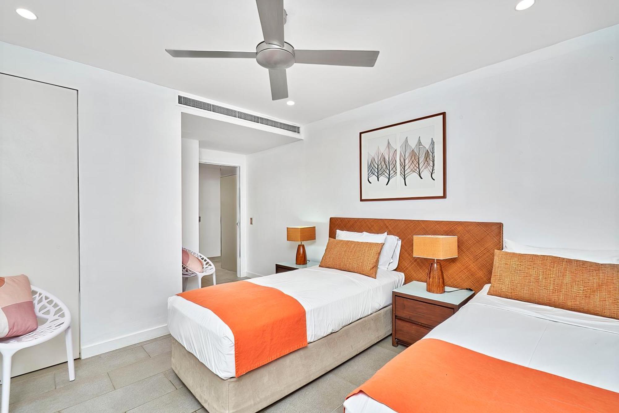 Private Apartments In The Temple Beachfront Resort Palm Cove Szoba fotó
